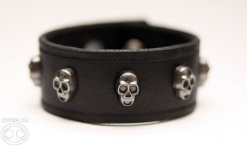 bracer_skulls